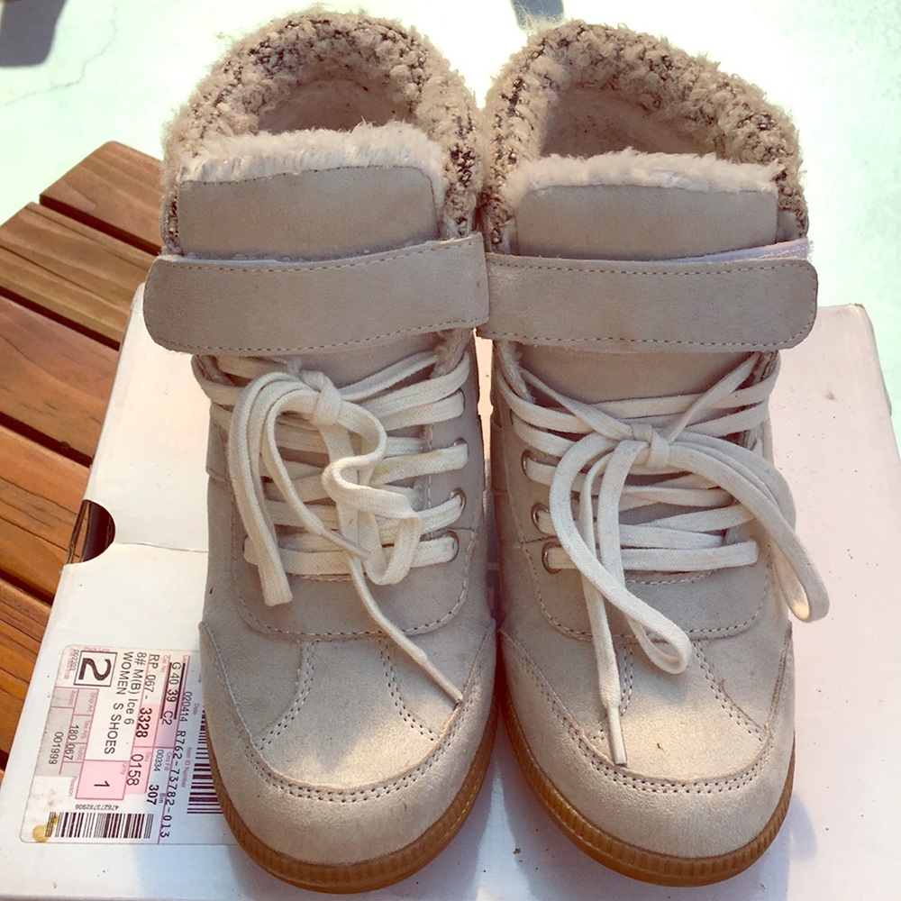 Ankle booties with sneaker like look